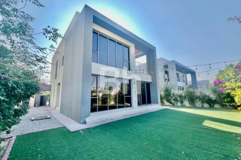 Villa de 4 dormitorios  No. 114424 2