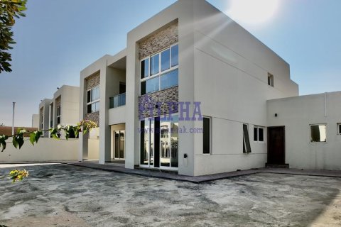 Villa de 5 chambres à Mina Al Arab, UAE No. 140640 4