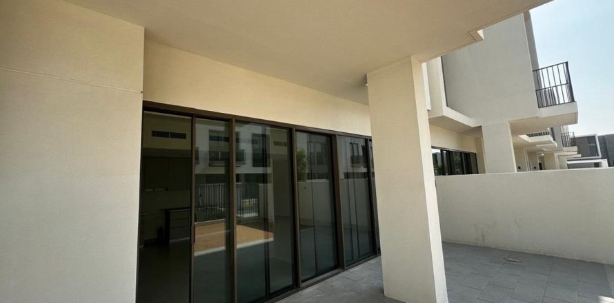 3 bedrooms Townhouse in Dubai, UAE No. 161867
