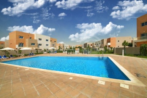 Villa de 2 dormitorios en Abu Dhabi, UAE No. 172368