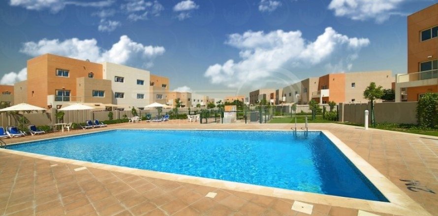 Villa de 2 dormitorios en Abu Dhabi, UAE No. 172368