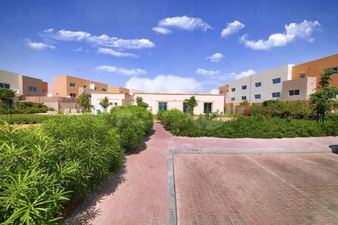 Villa de 2 dormitorios en Abu Dhabi, UAE No. 172368 4