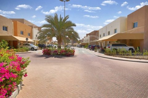Villa de 2 dormitorios en Abu Dhabi, UAE No. 172368 18