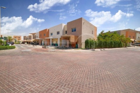 Villa de 2 dormitorios en Abu Dhabi, UAE No. 172368 16