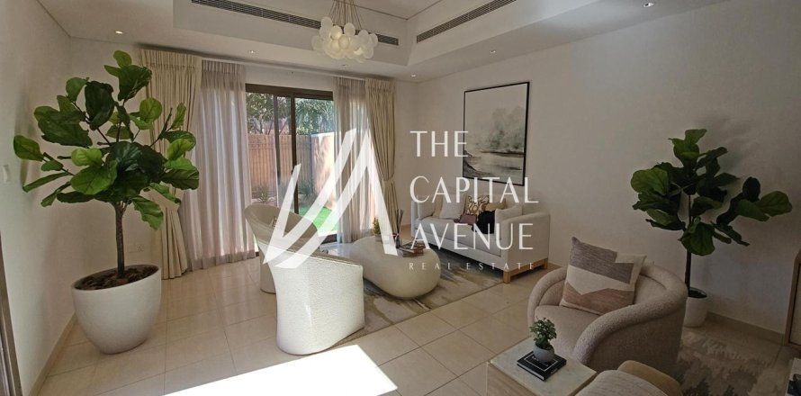 Villa de 4 dormitorios en Abu Dhabi Gate City, UAE No. 86667