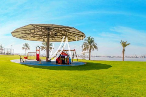 Villa de 5 dormitorios en Abu Dhabi Gate City, UAE No. 86663 11