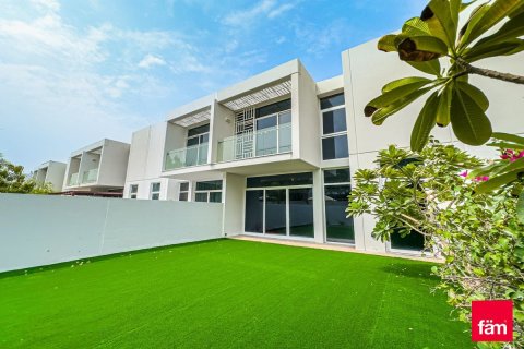 3 bedrooms Townhouse in Dubai, UAE No. 105829 2