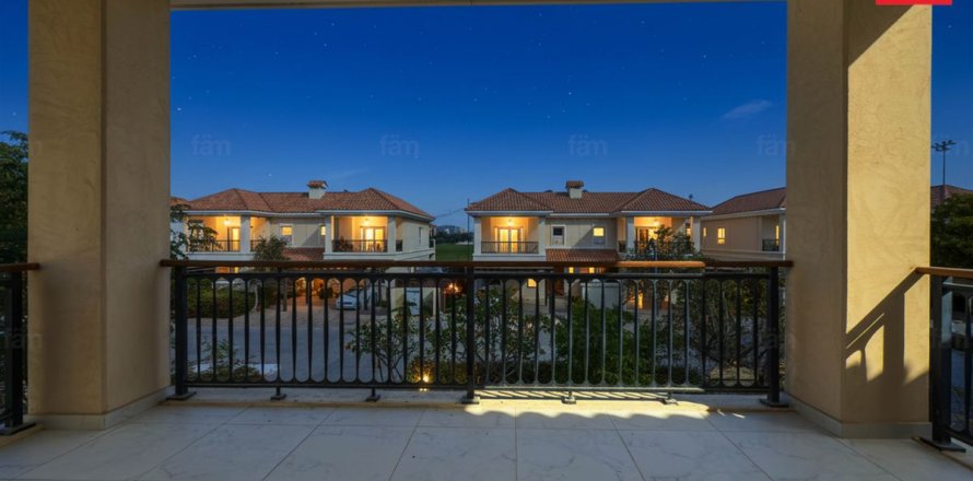 Вилла с 4 спальнями в Дубай, ОАЭ №141449