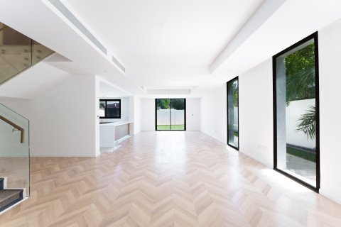 Villa de 4 dormitorios en  Yas Island, UAE No. 208700 4