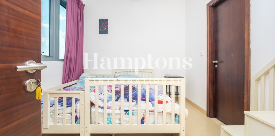 Apartment de 2 dormitorios en The Views 1, UAE No. 152580