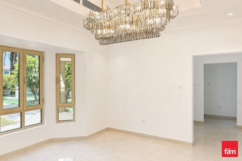 Вилла с 4 спальнями в Jumeirah Islands, ОАЭ №163713 24