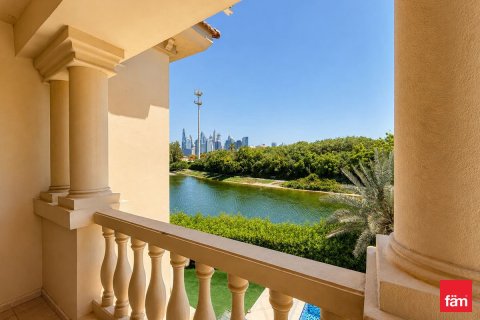 Вилла с 4 спальнями в Jumeirah Islands, ОАЭ №163713 8