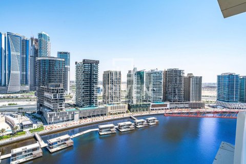 Apartment de 2 dormitorios en Business Bay, UAE No. 85229 3