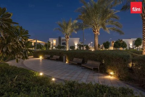 Таунхаус с 3 спальнями в Дубай, ОАЭ №145392 3