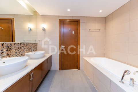 Квартира с 2 спальнями в Marina Residences, ОАЭ №210372 18