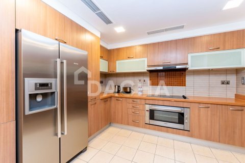 Квартира с 2 спальнями в Marina Residences, ОАЭ №210372 10