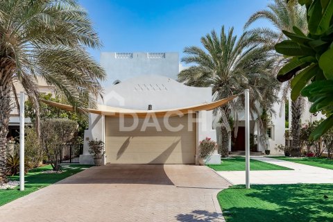 Вилла с 4 спальнями в Jumeirah Islands, ОАЭ №210369 28