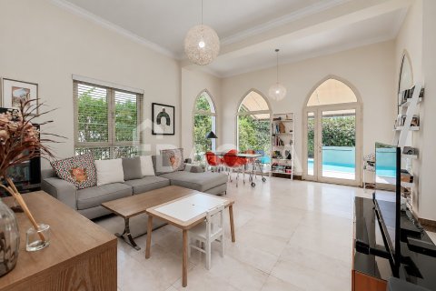 Вилла с 4 спальнями в Jumeirah Islands, ОАЭ №210369 9