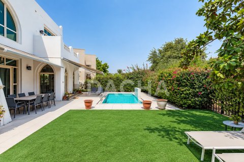 Вилла с 4 спальнями в Jumeirah Islands, ОАЭ №210369 4