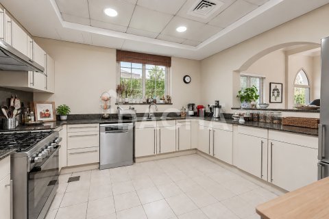 Вилла с 4 спальнями в Jumeirah Islands, ОАЭ №210369 10