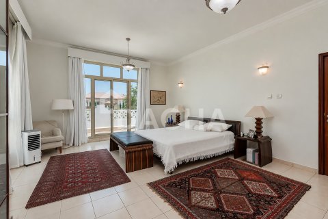 Вилла с 4 спальнями в Jumeirah Islands, ОАЭ №210369 24