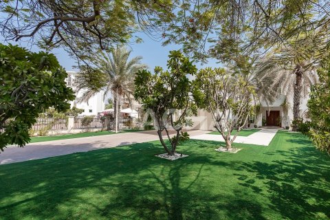 Вилла с 4 спальнями в Jumeirah Islands, ОАЭ №210369 29