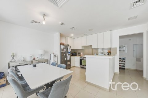 3 bedrooms Townhouse in Noor Townhouses, UAE No. 186685 6
