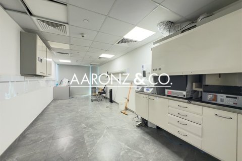 148m² Office in Jumeirah Lake Towers, UAE No. 109387 10