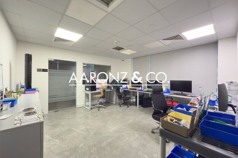 148m² Office in Jumeirah Lake Towers, UAE No. 109387 6