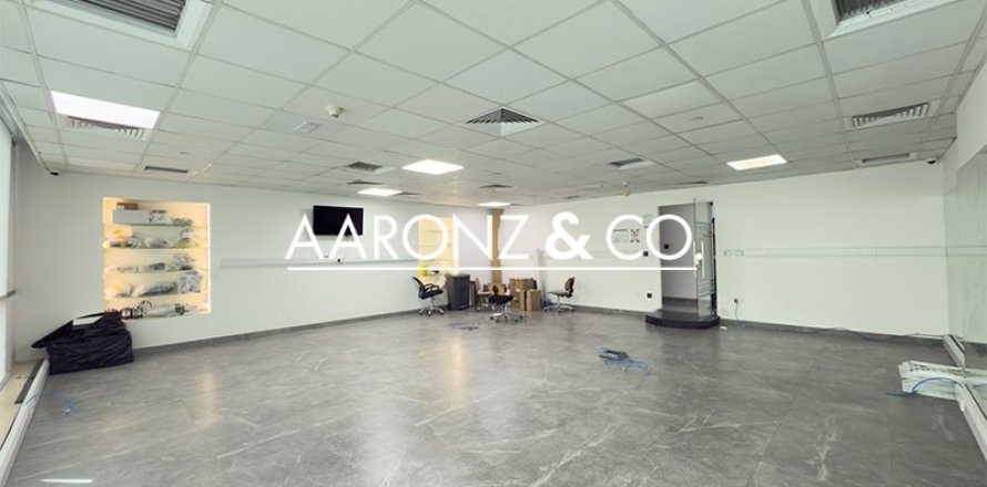 148m² Office in Jumeirah Lake Towers, UAE No. 109387