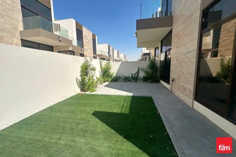 Villa de 4 dormitorios en Dubai, UAE No. 163882 3