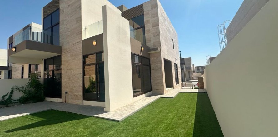 Villa de 4 dormitorios en Dubai, UAE No. 163882