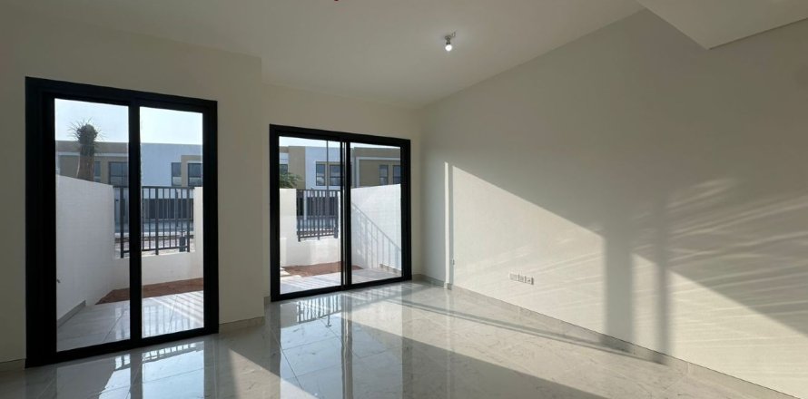 2 bedrooms Townhouse in Ras Al Khaimah, UAE No. 184145