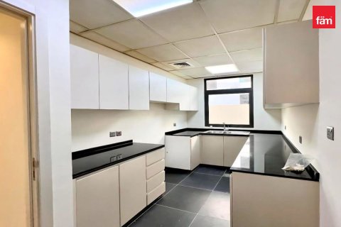 3 bedrooms Townhouse in Dubai, UAE No. 198385 9