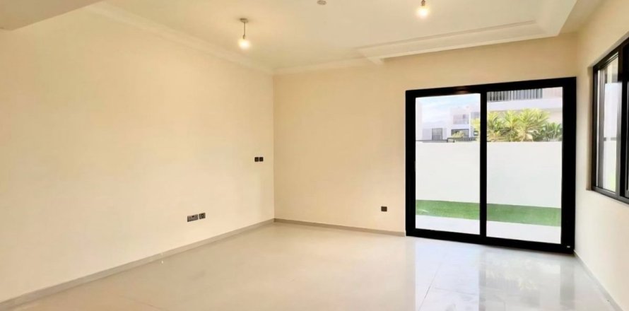 3 bedrooms Townhouse in Dubai, UAE No. 198385