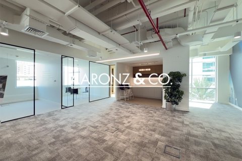 Office de 353m² en Sheikh Zayed Road, UAE No. 132982 10
