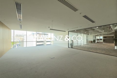 Office de 353m² en Sheikh Zayed Road, UAE No. 132982 4