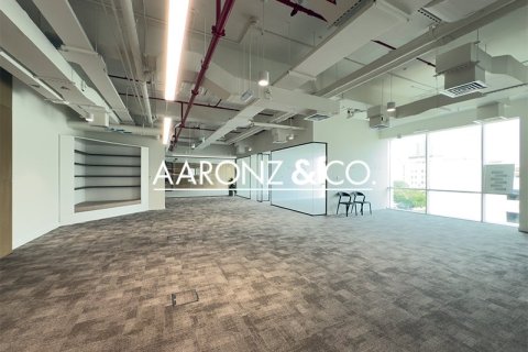 Office de 353m² en Sheikh Zayed Road, UAE No. 132982