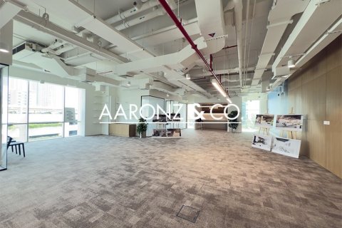 Office de 353m² en Sheikh Zayed Road, UAE No. 132982 12
