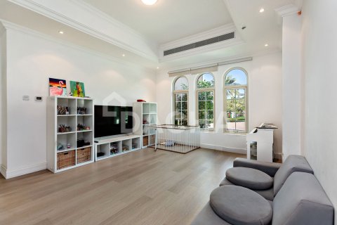 Вилла с 4 спальнями в Jumeirah Islands, ОАЭ №155387 5