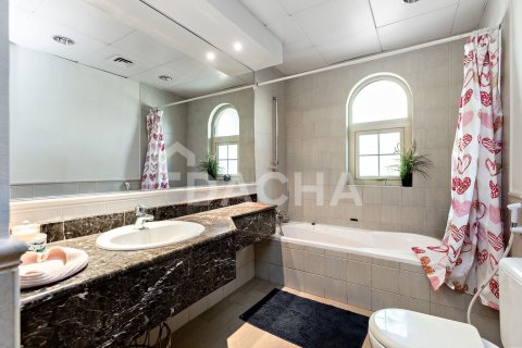 Вилла с 4 спальнями в Jumeirah Islands, ОАЭ №155387 6