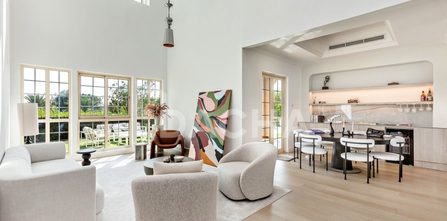 Вилла с 4 спальнями в Jumeirah Islands, ОАЭ №155387