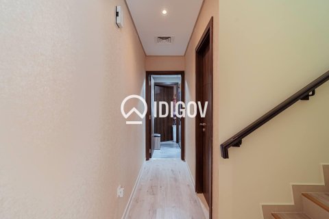 3 bedrooms Townhouse in Dubai, UAE No. 184678 8