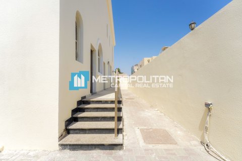 8 bedrooms Villa in Khalifa City, UAE No. 91753 2