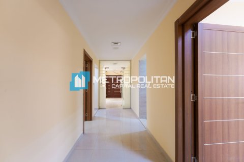 8 bedrooms Villa in Khalifa City, UAE No. 91753 9