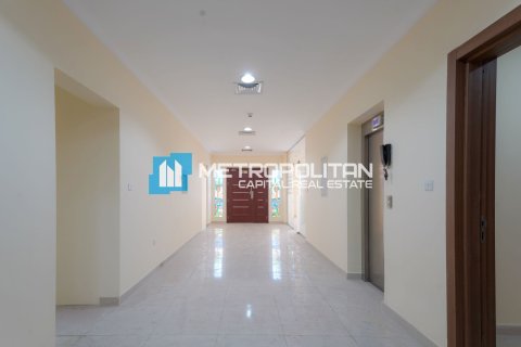8 bedrooms Villa in Khalifa City, UAE No. 91753 4