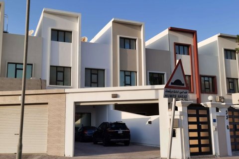 Villa de 4 chambres à Muharraq, Bahrain No. 59798 1
