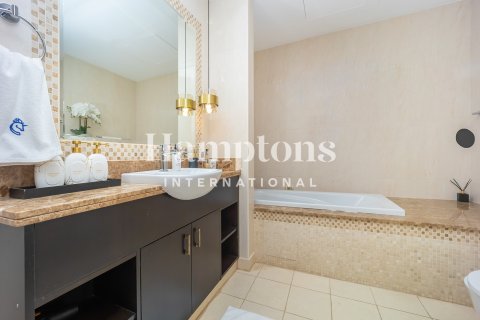 Квартира с 2 спальнями в FIVE Palm Jumeirah, ОАЭ №142156 29