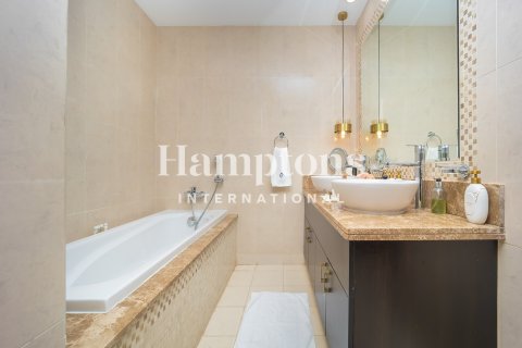 Квартира с 2 спальнями в FIVE Palm Jumeirah, ОАЭ №142156 22