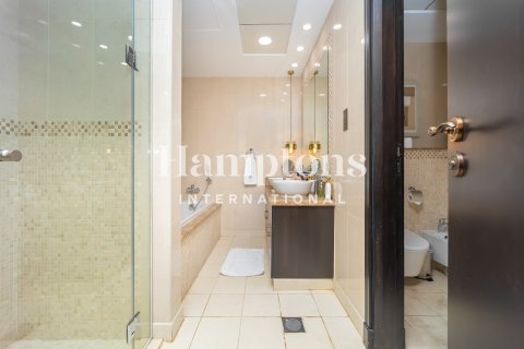 Квартира с 2 спальнями в FIVE Palm Jumeirah, ОАЭ №142156 20